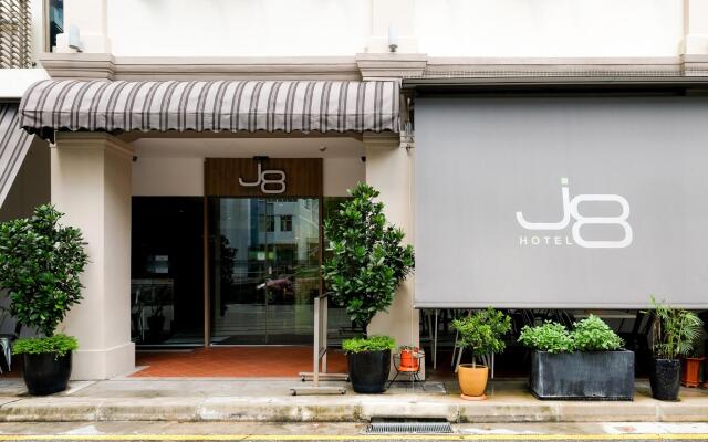 J8 Hotel вид на фасад