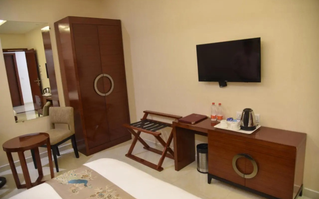 Raghu Mahal Hotel