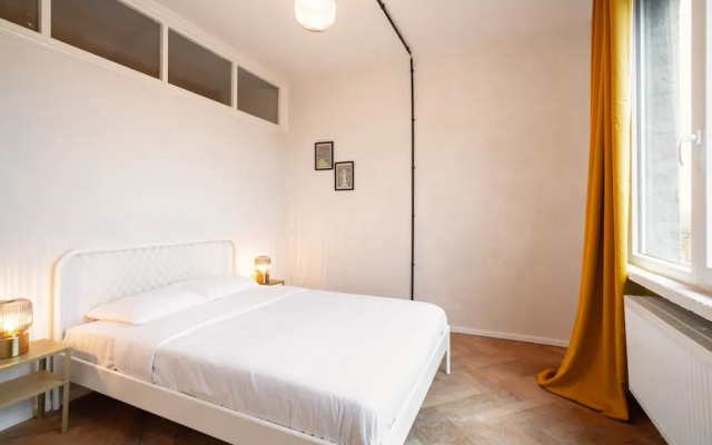 Very Large Central Station 2br/14p Apartment