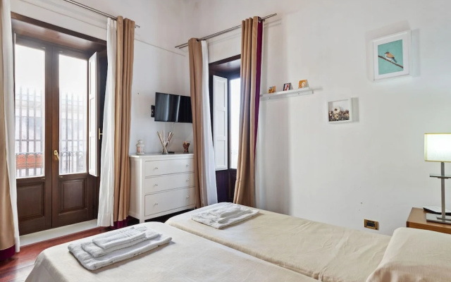 Gorgeous Holiday Home in Ortigia With Balcony