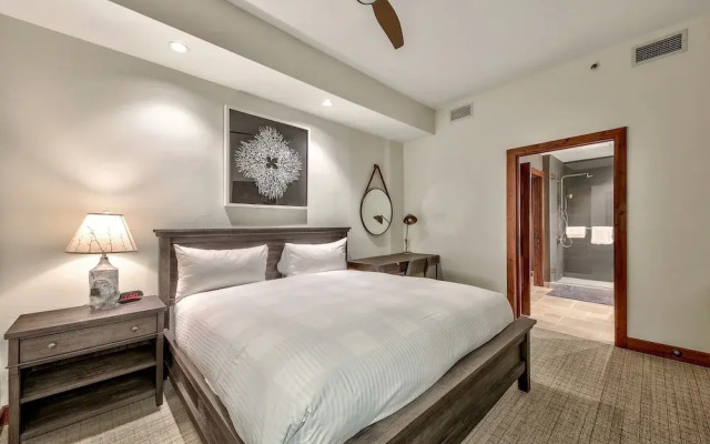Luxury Three Bedroom Residence steps from Heavenly Village by RedAwning
