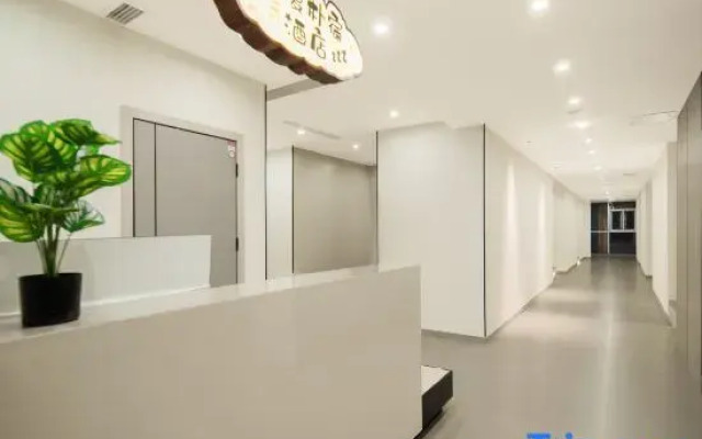 Lixia Pusu Homestay (Meishandong Railway Station Wanda Plaza)