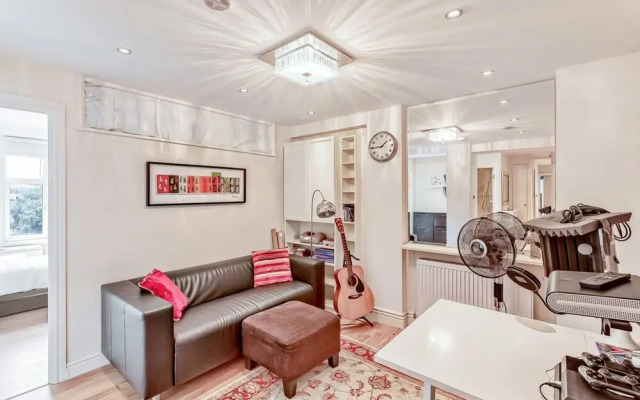 Great 2 Bed, 2 Bath Apartment Next to Hyde Park
