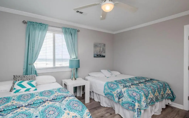 Just Beachy by Oak Island Accommodations