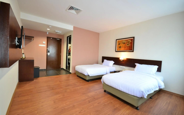 906 Riverside Hotel