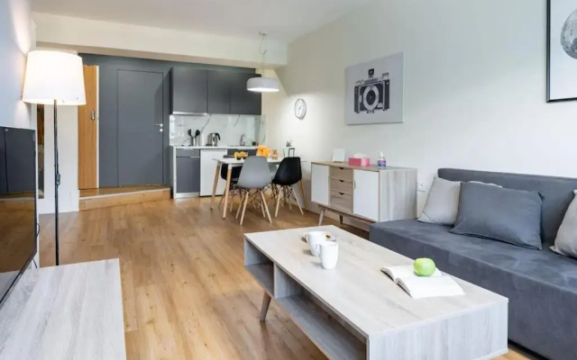 Modern, quite 1-BDR apt near Acropolis