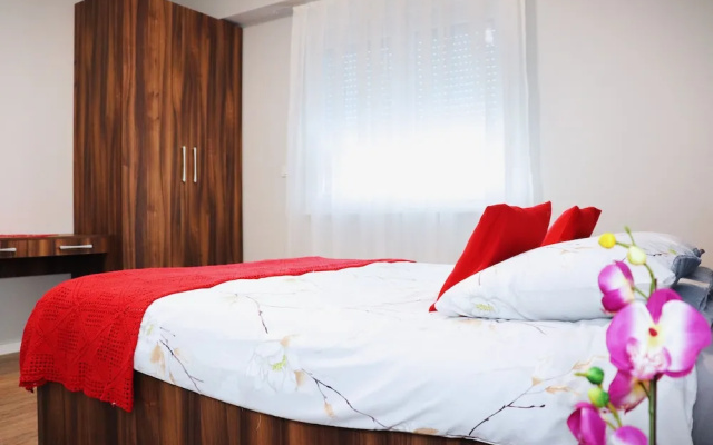 Foxxy Apartments
