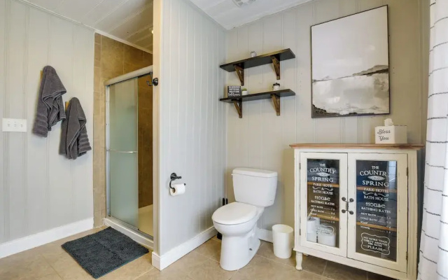 Fayetteville Vacation Rental - 1 Mi to Downtown!