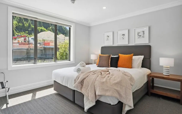 2-Bedroom Penthouse Apartment - The Beacon 1004