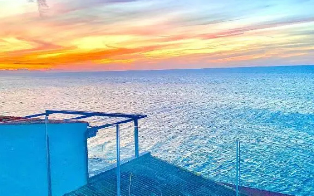 CASA SUL MARE A 30 m dalla spiaggia della Marina
