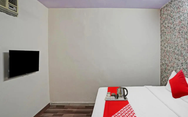 OYO Flagship 70188 S R Hotel