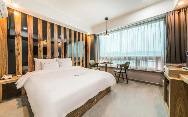 Anseong Lake Hotel