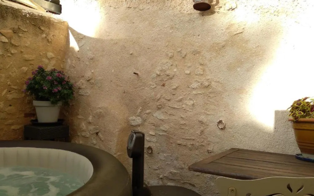 Charmante Maison de village avec Jacuzzi
