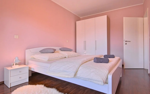Lovely Apartment in Kaštel With Swimming Pool