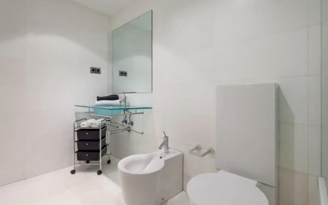 Plaça Catalunya Breathtaking 3bedroom Duplex with balcony