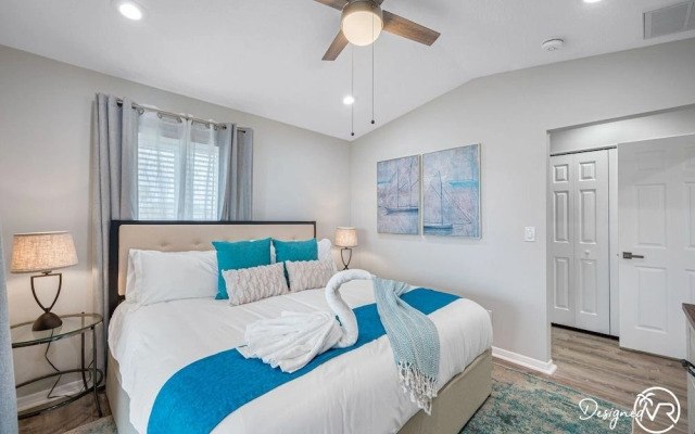 Chic 8BR with Heated Pool & Waterview