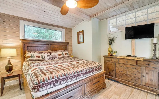 Hot Tub, Trails, Views! Little River Retreat