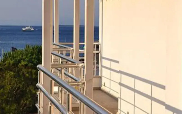 Liona Butikhan Beach