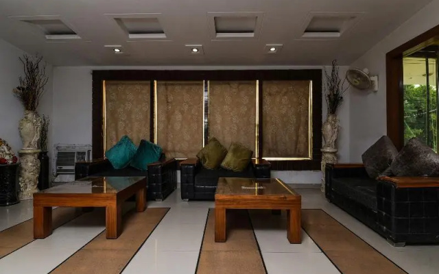OYO 7655 Om Paradise Hotel