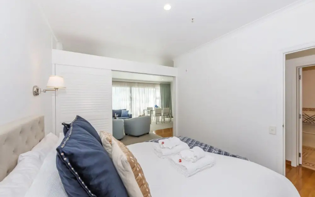 Elegant 2BR Princes Wharf Apartment