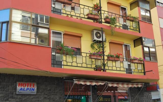 Отель Alpin Hotel Tirana Албания, Тирана - отзывы, цены и фото номеров - забронировать отель Alpin Hotel Tirana онлайн вид на фасад