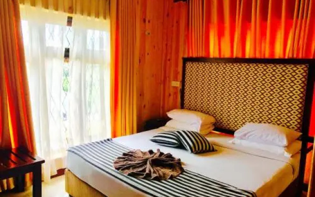 Single Tree Hotel