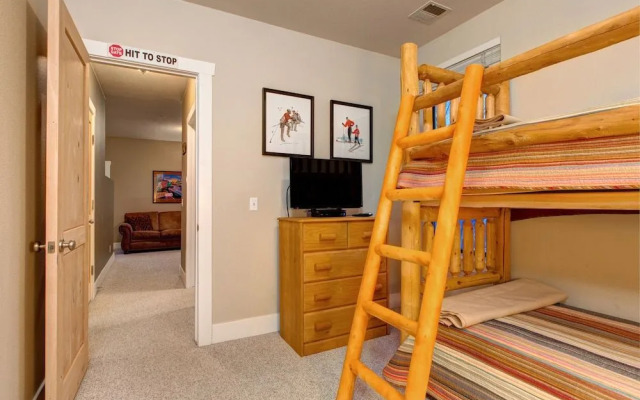 Mountain View Hot Tub Condo by RedAwning