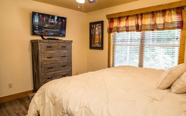 A Hilltop Hideaway - Four Bedroom Chalet
