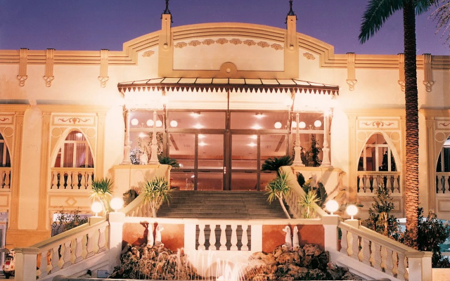 Delfino Beach Hotel