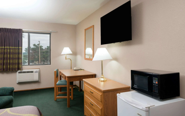 Super 8 by Wyndham Omaha NE
