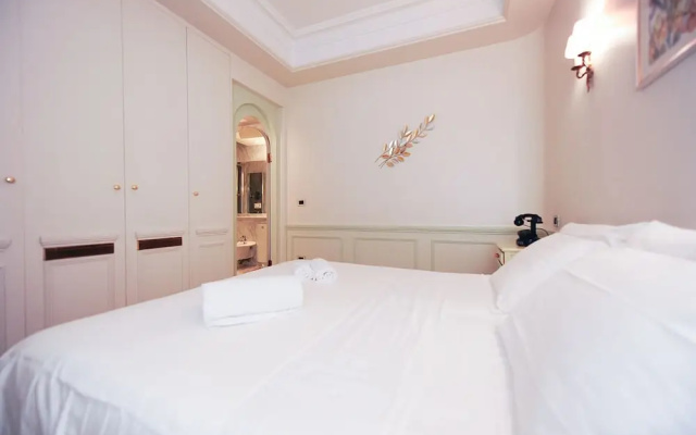 Royal Negresco - 5 Stars Holiday House