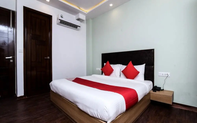 OYO Flagship 16044 Hotel 35th Avenue Sector 18