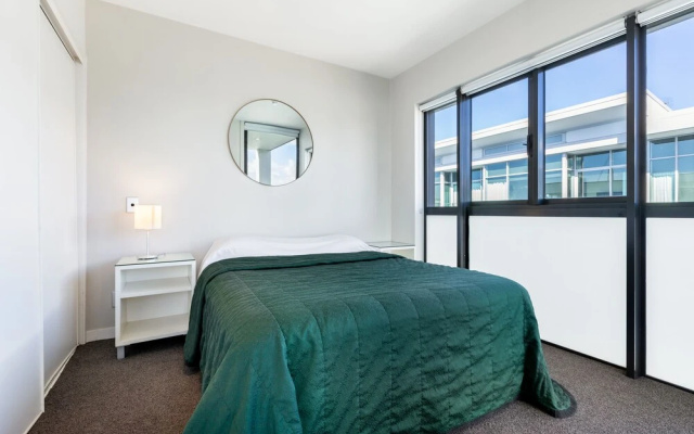 QV Lovely 1 Bedroom w Parking 1069