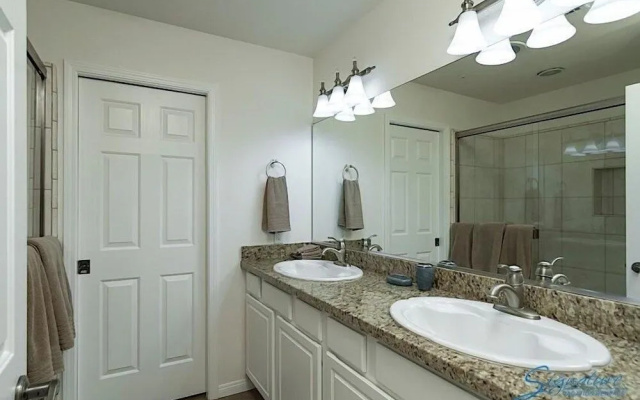 Latitude Adjustment By Signature Vacation Rentals