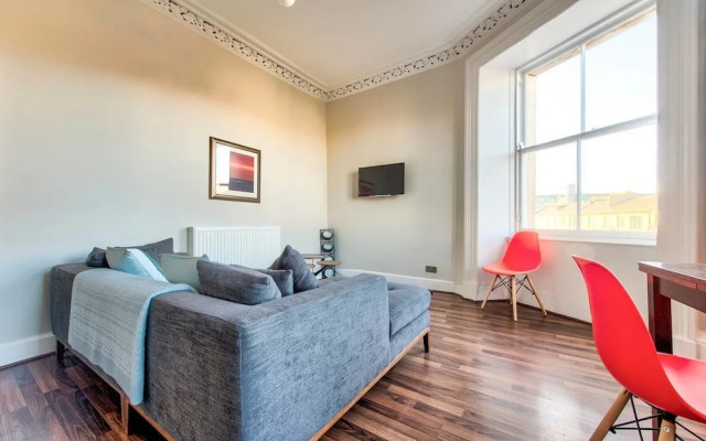 Spacious 2bd Apt Next to The Meadows/old Town