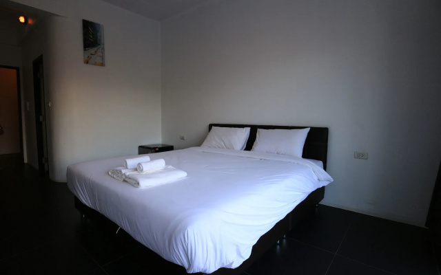 AZZ Hotel