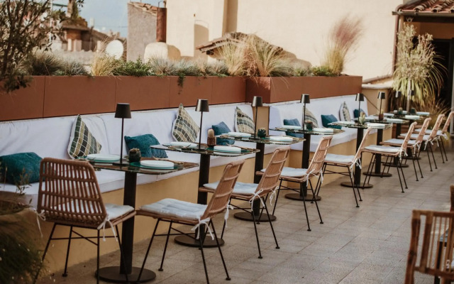 The Vista Rooms  Terrace