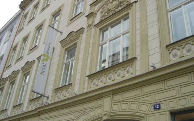 Отель Grandium Prague вид на фасад