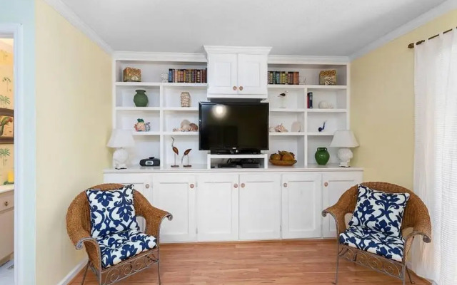 Ocean Walk Three Bedrooms by Hodnett Cooper