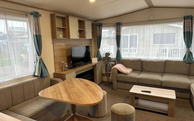 Felixstowe Chimo Caravan 8 Sleeps 5 min to Beach