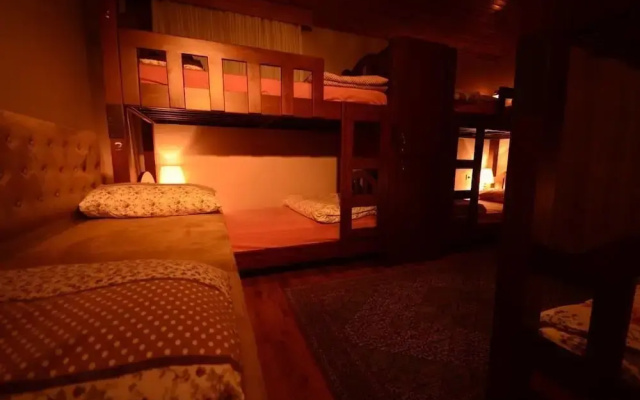 Station Hotel 34