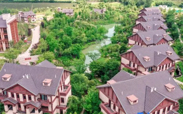 Grand New Century Nanshan Heyuan Hot Spring Resort