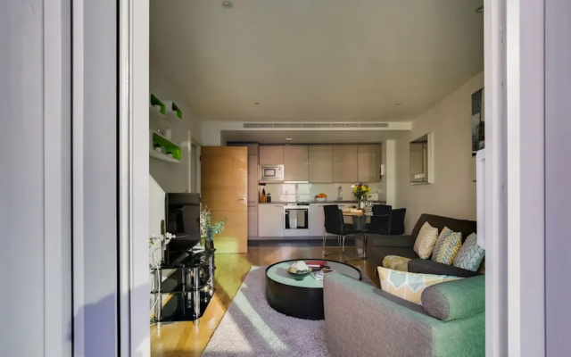 St Georges Wharf Serviced Apartments - House of Moli