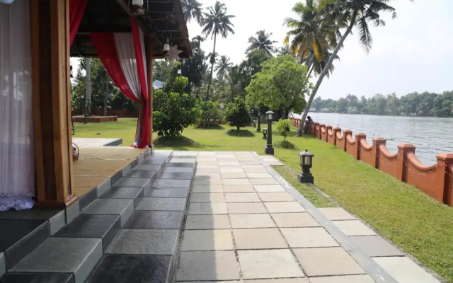 Alaya Stays Palm Dale Heritage Backwater Retreat