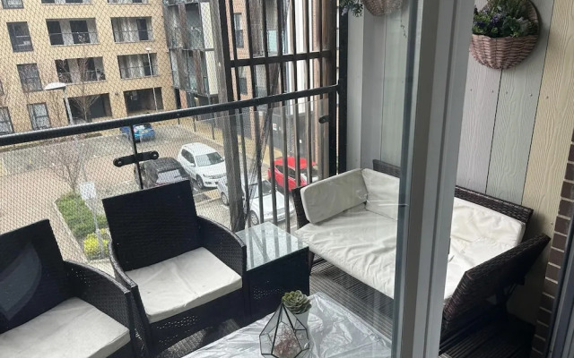 Immaculate 2-bed Apartment in Romford