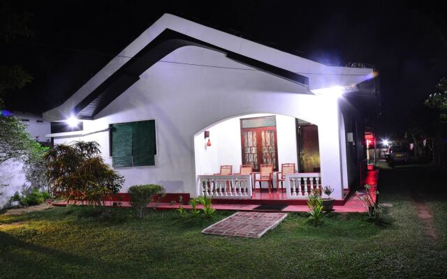Отель Avon Hikkaduwa Guest House Хиккадува вид на фасад