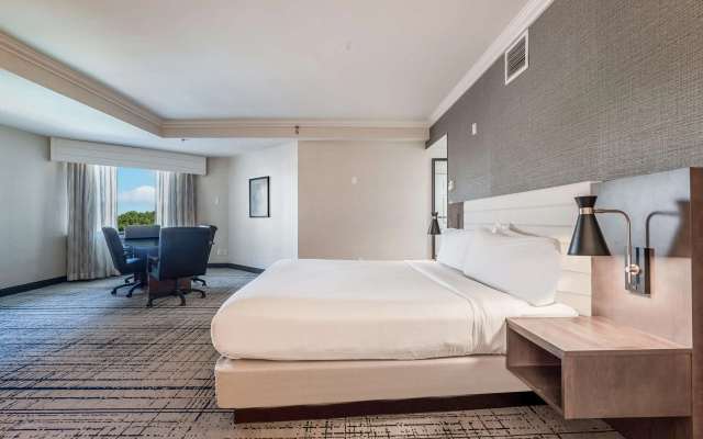DoubleTree by Hilton South Charlotte Tyvola