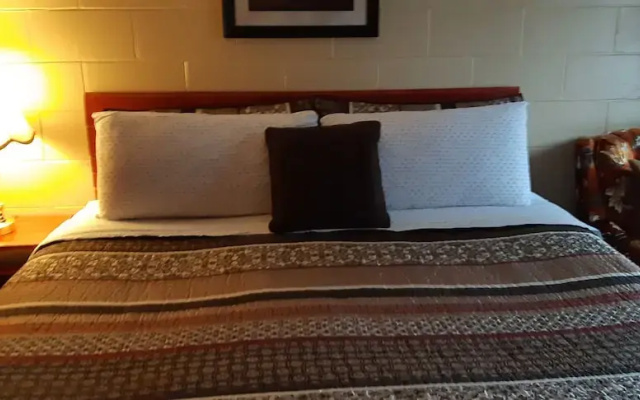 Pine Grove Motel