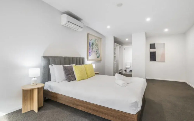 Northcote 3-bed Townhouse Near Cafes & Shops
