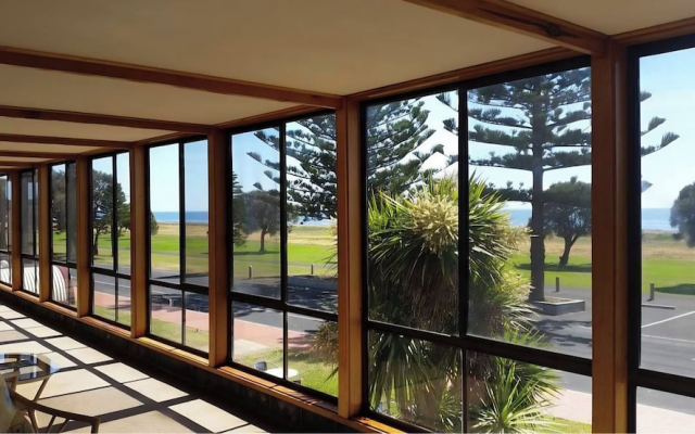 Kingston Ocean View Motel